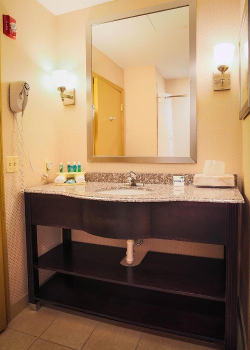 Holiday Inn Express Baltimore-Downtown image 3